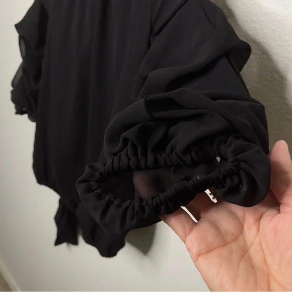 CeCe Chiffon Off/On Shoulder Ruffled Layered Long Sleeve with Side Hem Bow tie - Picture 4 of 9